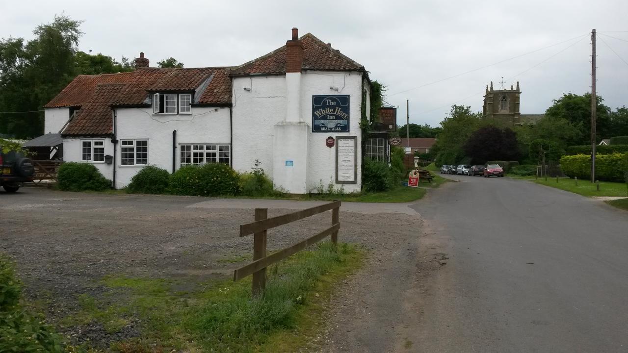 The White Hart Inn Tetford Экстерьер фото